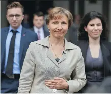  ?? NIKLAS HALLE’N/AFP// GETTY IMAGES ?? Marina Litvinenko, centre, widow of former KGB agent Alexander Litvinenko, and her son Anatoly Litvinenko, left, exit the Royal Courts of Justice in central London on Friday.