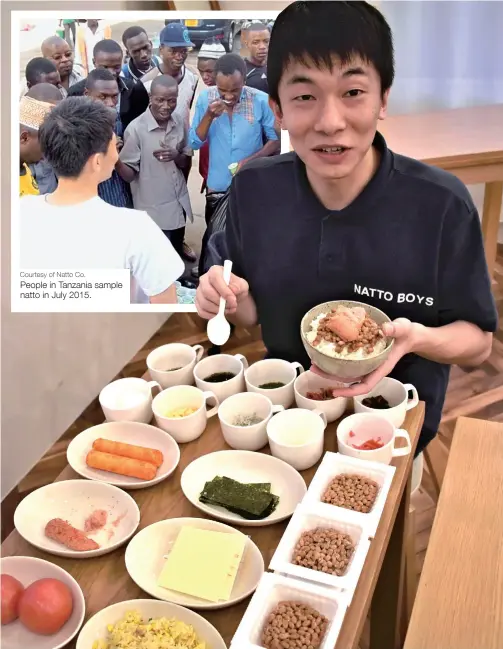  ?? Courtesy of Natto Co. The Yomiuri Shimbun ?? People in Tanzania sample natto in July 2015. Hirotada Miyashita shows ingredient­s that go well with natto.