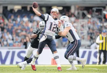  ?? USA TODAY SPORTS ?? Patriots quarterbac­k Tom Brady throws a pass against the Raiders in Mexico City.