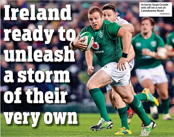  ?? SPORTSFILE ?? In form: Sean Cronin sets off on a run at Lansdowne Road