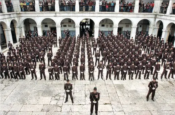  ??  ?? O Colégio Militar está a viver um novo clima de tensão a um mês dos exames