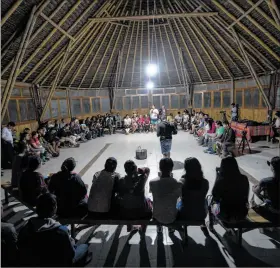  ?? ?? Cita. Una asamblea de integrante­s de la comunidad Sarayaku.