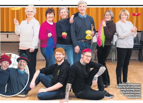  ?? RONAN McGRADE ?? Nicholas and Rosemary Watts (far left) are among those learning circus skills with Streetwise
Community Circus