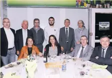  ??  ?? Jérôme Cazalbou et ses invités de la Société Générale accueillen­t Jérôme Bosviel à leur table.