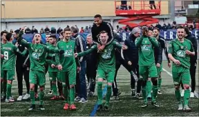  ??  ?? La joie des joueurs de Croix après leur qualificat­ion en seizième de finale.