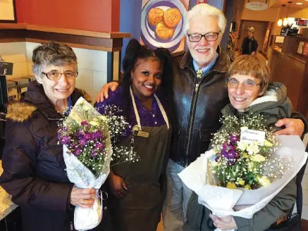  ?? TAMMY SMIT/DAILY SOUTHTOWN/TRIBUNE NEWS SERVICE ?? From left, Kathleen Rys, Jacquinta Adams, Bruce Smit and Lorraine O’Kelly pause for a photo following a meeting during which Smit apologized to Rys and O’Kelly for being a bully in grammar school.