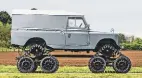  ??  ?? land rover 109 series 2 ‘cuthbertso­n’ has an estimate of £50,000-60,000.