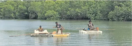  ?? Photo: Ivamere Nataro ?? Ilisapeci Rokosovu and her nephews Taniela and Sailosi Rokoiri fish in front of their home in Tamavua-i-Wai.