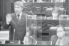  ?? — Gambar Bernama ?? BAHAS: Mohamad ketika sesi perbahasan Rang Undang-Undang Perbekalan (2021) 2020 pada Persidanga­n Ketiga (Belanjawan) Penggal Ketiga Dewan Undangan Negeri Sembilan di Wisma Negeri, Seremban semalam.