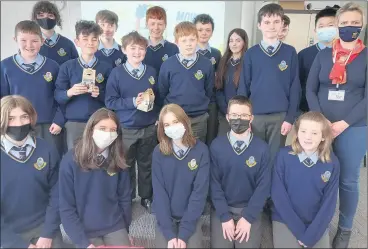  ?? ?? The 1F class group at Coláiste an Chraoibhín picture with Janet Twomey of Trocaire who recently visited the class.