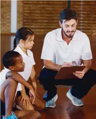  ?? Archivo ?? CUARTA VEZ. Los salarios están basados en el nivel de educación y años de experienci­a.