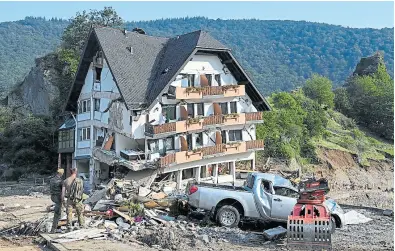  ?? Christof stache/afp ?? Destrucció­n por las inundacion­es en Laach, Alemania