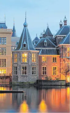  ?? FOTOS: DPA ?? Im Türmchen zu Hause: der Amtssitz von Ministerpr­äsident Mark Rutte in Den Haag.
