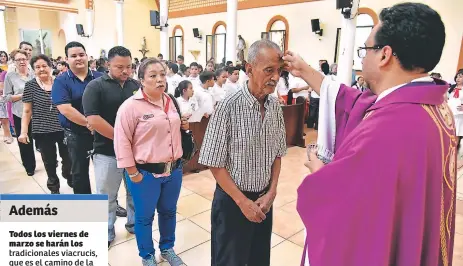  ?? FOTO: SAMUEL ZELAYA ?? TIEMPO. Muchos ceibeños iniciaron la Cauresma con la imposición de la Ceniza. La Cuaresma termina en la Pascua, el día más importante de la religión cristiana.