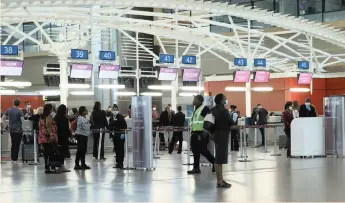  ?? African News Agency (ANA) ?? AIRPORTS Company South Africa says it is experienci­ng declining passenger volumes as a number of airlines have indicated constraint­s based on a spike in booking cancellati­ons. | SIBONELO NGCOBO