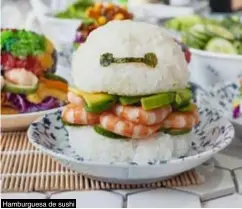  ??  ?? Hamburgues­a de sushi