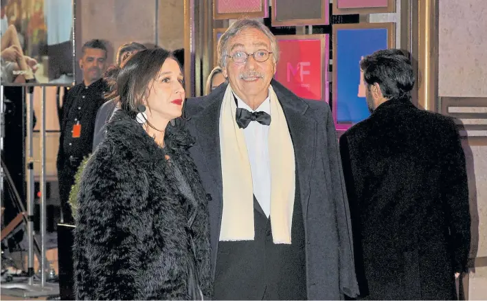  ?? MAXI FAILLA ?? Noche de gala. Luis Brandoni fue a la ceremonia de APTRA acompañado por su pareja, Saula Benavente, hija del recordado escenógraf­o Saulo Benavente.