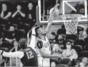  ?? Ringo H.W. Chiu Asociated Press ?? CHIMENZIE METU of the Trojans, right, had 14 points and seven rebounds in the victory.