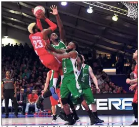  ?? (Photo M. Vitali/DirCom) ?? La Roca Team de Jamal Shuler (ici face à Warren et Lessort) se déplace à Nanterre  semaines après la victoire de l’ASM en Leaders Cup.