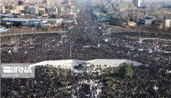  ?? (IRNA – Marziyeh Mousavi at Davoud Ghahrdar) ?? Ang binansagan­g “Funeral Ceremony of the Martyrs of Resistance” sa Iraq na pinangunah­an ni Supreme Leader of the Islamic Revolution Ayatollah Seyyed Ali Khamenei para sa libing ni Lt. Gen. Qasem Soleimani na pinaslang ng Amerika kamakailan.