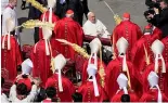  ?? ?? Le pape François après avoir célébré la messe du dimanche des Rameaux sur la place SaintPierr­e au Vatican, le dimanche 24 mars 2024.