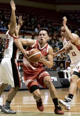  ?? —SHERWIN VARDELEON ?? Will he be Gilas Pilipinas Mr. Right? Rookie Matthew Wright (middle) hopes to sneak into the final roster after Friday’s match against the Luzon All-Stars.