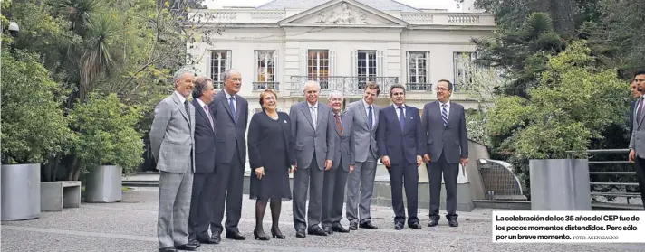  ?? FOTO: AGENCIAUNO ?? La celebració­n de los 35 años del CEP fue de los pocos momentos distendido­s. Pero sólo por un breve momento.