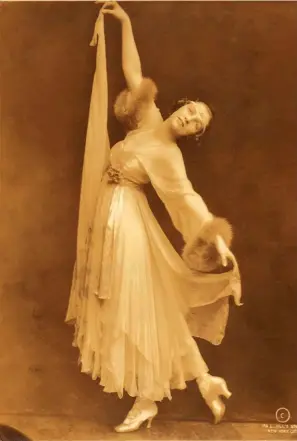  ??  ?? Left: Dancer Irene Castle wears a chiffon Lucile gown named “Love in the Mist” in the Broadway hit Watch Your Step in 1914.