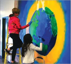  ?? CONTRIBUTE­D PHOTO BY LONNIE ESKRIDGE ?? Burton Middle School students Vanessa Afzali and Karina Magna add color to the mural at PSW.