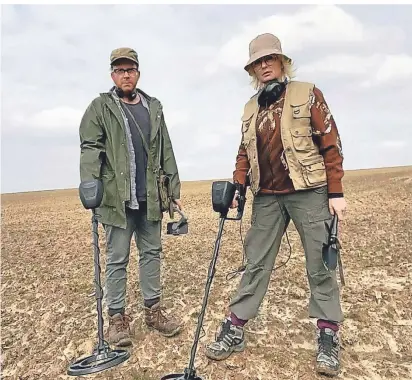  ?? FOTO: KLEE ?? Sten Servaes und Suzie Kerstgens von der Band „Klee“während der Dreharbeit­en für das Video zum Song „Zwischen Hoffen und Resigniere­n“.