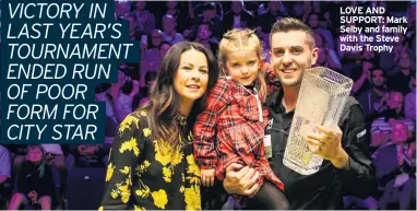  ??  ?? LOVE AND SUPPORT: Mark Selby and family with the Steve Davis Trophy