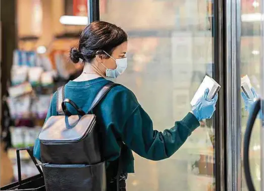  ?? Foto: Getty Images ?? Konsumente­n in Luxemburg haben im vergangene­n Jahr wenig Geld ausgegeben.
Wenn sie das Versäumte nun nachholen, könnte das die Preise in die Höhe treiben.