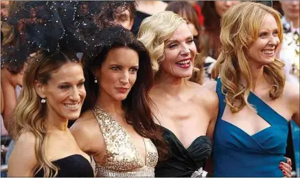  ??  ?? Les héroïnes de Sex and the City, en 2001 : Sarah Jessica Parker, Kristin Davis, Kim Cattrall et Cynthia Nixon (de g. à dr.).
