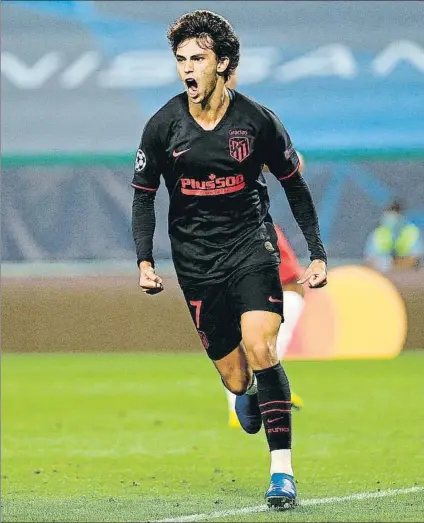  ?? FOTO: EFE ?? Joao Félix, celebrando el gol que logró ante el Leipzig en los cuartos de final de la Liga de Campeones