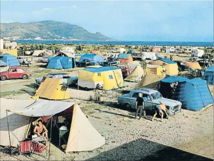  ?? EXPOSICIÓN ‘60 AÑOS DE CAMPING EN LA COSTA BRAVA’ ?? Imagen de los orígenes del camping Salatà de Roses, inaugurado en la década de los años sesenta