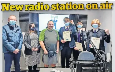  ?? ?? Tuned in CastleSoun­d presenter Ryan Cotter with some of the pupils from Wallace High School who completed the radio station’s Media Matters course, with head teacher Scott Pennock