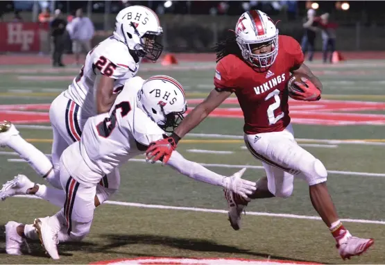  ?? | WORSOM ROBINSON/ FOR THE SUN- TIMES ?? Homewood- Flossmoor’s Justin Hall ran 19 times for 171 yards and caught six passes for 161 yards. His halftime speech helped fire up the Vikings.