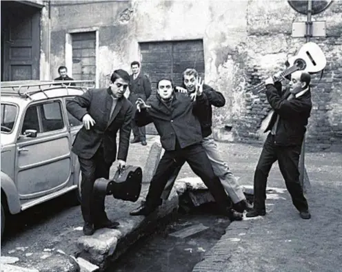  ??  ?? I Gufi in una foto del 1969. Da sinistra Nanni Svampa, Roberto Brivio, Gianni Magni e, con la chitarra, Lino Patruno. Il gruppo è stato fondato nel 1964 e si è sciolto cinque anni dopo