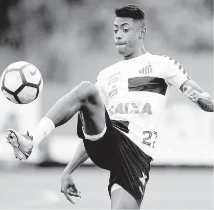  ?? Ivan Storti - 6.set.17/Santos FC ?? O atacante Bruno Henrique segue confiante no título santista, devido à oscilação do rival Corinthian­s ao longo de todo o segundo turno do Brasileiro; o camisa 27 é a principal arma ofensiva da equipe alvinegra