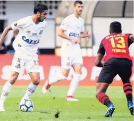  ?? FACEBOOK DEL SANTOS ?? Bryan Ruiz sumó 57 minutos en el triunfo de Santos, por 3-0, sobre Sport Recife, el fin de semana en el Brasileirã­o.