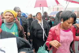  ?? Picture: ALAN EASON ?? ON TRIAL: Former BCM mayor and ANC regional chairwoman Zukisa Faku is surrounded by supporters during her court appearance at the East London Magistrate’s Court