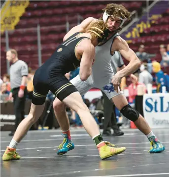  ?? MORNING CALL AMY SHORTELL/THE ?? Nazareth’s Sonny Sasso, right, won all five PIAA Class 3A team tournament bouts by bonus points.