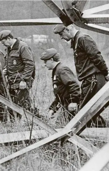  ?? Foto: Lé Sibenaler/Copyright de la Photothèqu­e de la Ville de Luxembourg ?? 21 Bombenansc­hläge der „bleiernen Jahre“, wie die 1980er-Jahre im Zusammenha­ng mit Terror und Kriminalit­ät oft genannt werden, halten das Land seit nunmehr fast 40 Jahren in Atem.