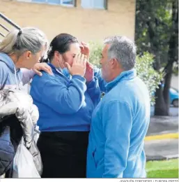  ?? JOAQUÍN CORCHERO / EUROPA PRESS ?? La madre del menor en el hospital Virgen del Rocío de Sevilla.