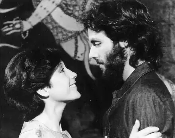  ??  ?? ► Sonia Viveros y Bastián Bodenhöfer en La represa, de 1984.