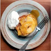  ?? NICOLA GALLOWAY ?? Top: Butterscot­ch and apple selfsaucin­g pudding. Above: Caramel apples, perfect for pancakes.