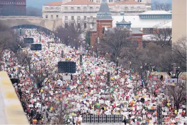  ?? ALEX BRANDON/ASSOCIATED PRESS ?? A crowd fills Independen­ce Avenue during the Women’s March on Washington Saturday. The city’s homeland security director said the crowd exceeded the 500,000 that organizers told city officials to expect.