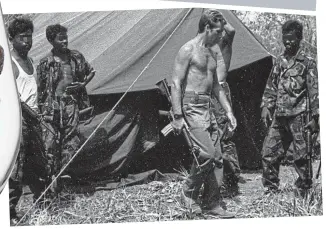  ??  ?? Dirty war: A Soviet Hind helicopter gunship, top, and, above, a ‘Keenie Meenie’ instructor teaching Sri Lankan Special Task Force recruits