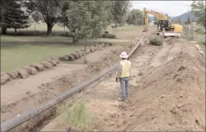  ?? FORTISBC/Special to The Daily Courier ?? Workers install a new natural gas pipeline near Grand Forks in 2018. FortisBC is proposing to put in a smaller, but similar, line east of Penticton.