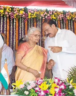  ??  ?? GOA GOVERNOR MRIDULA SINHA in March 2017 with newly sworn in Chief Minister Manohar Parrikar, BJP president Amit Shah, Union Minister Nitin Gadkari, and M. Venkaiah Naidu, then a Union Minister.